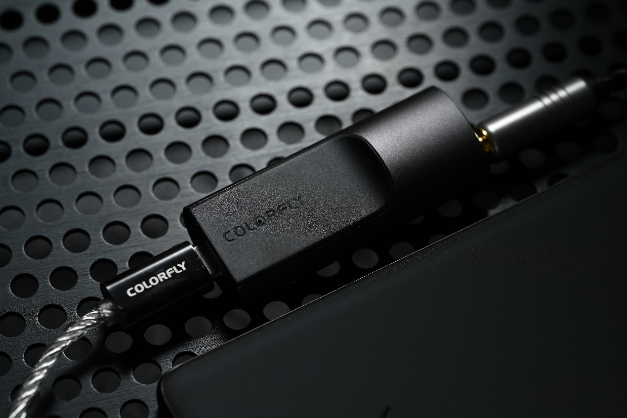 Colorfly七彩虹推出首款便携USB解码放大器CDA-M1，兼容市面主流操作系统设备-我爱音频网