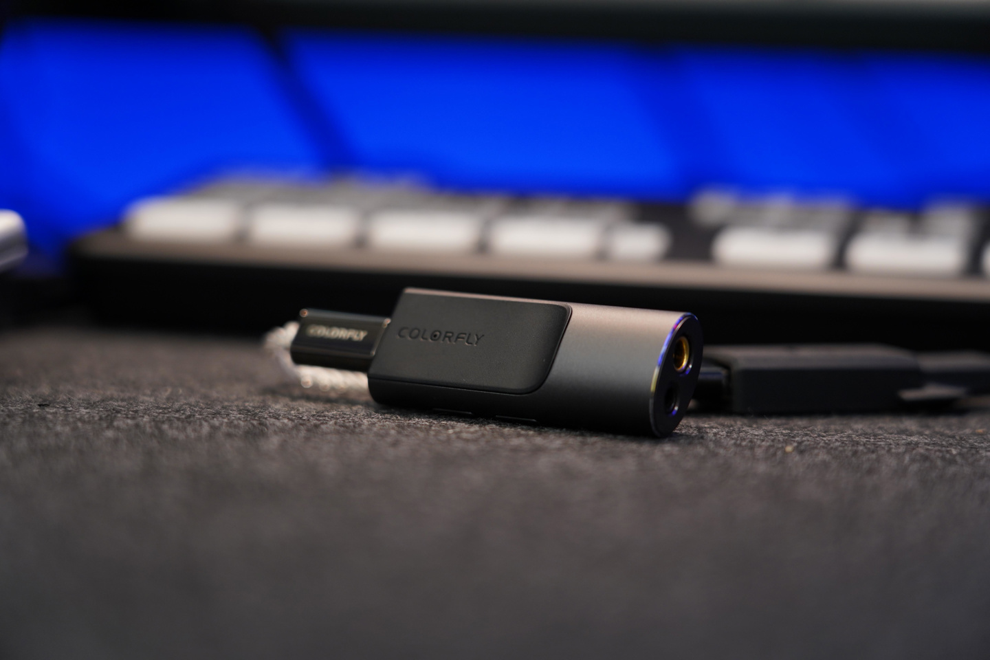 Colorfly七彩虹推出首款便携USB解码放大器CDA-M1，兼容市面主流操作系统设备-我爱音频网