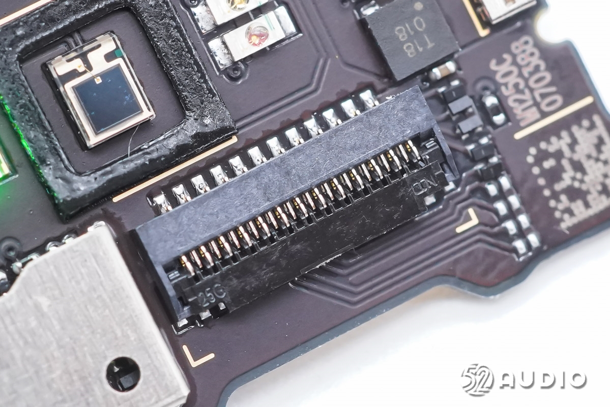 Redmi 手环2内部采用亚奇科技高精度ZIF连接器OK-F302-25115，用于屏幕与主板连接-我爱音频网